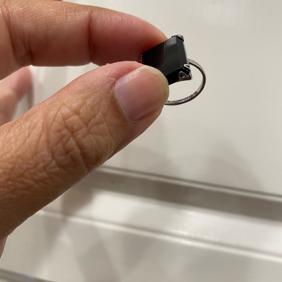 This precious 2.5g Sterling Silver ring, sold to me as onyx is marked, size 2.75 - Picture 13 of 16